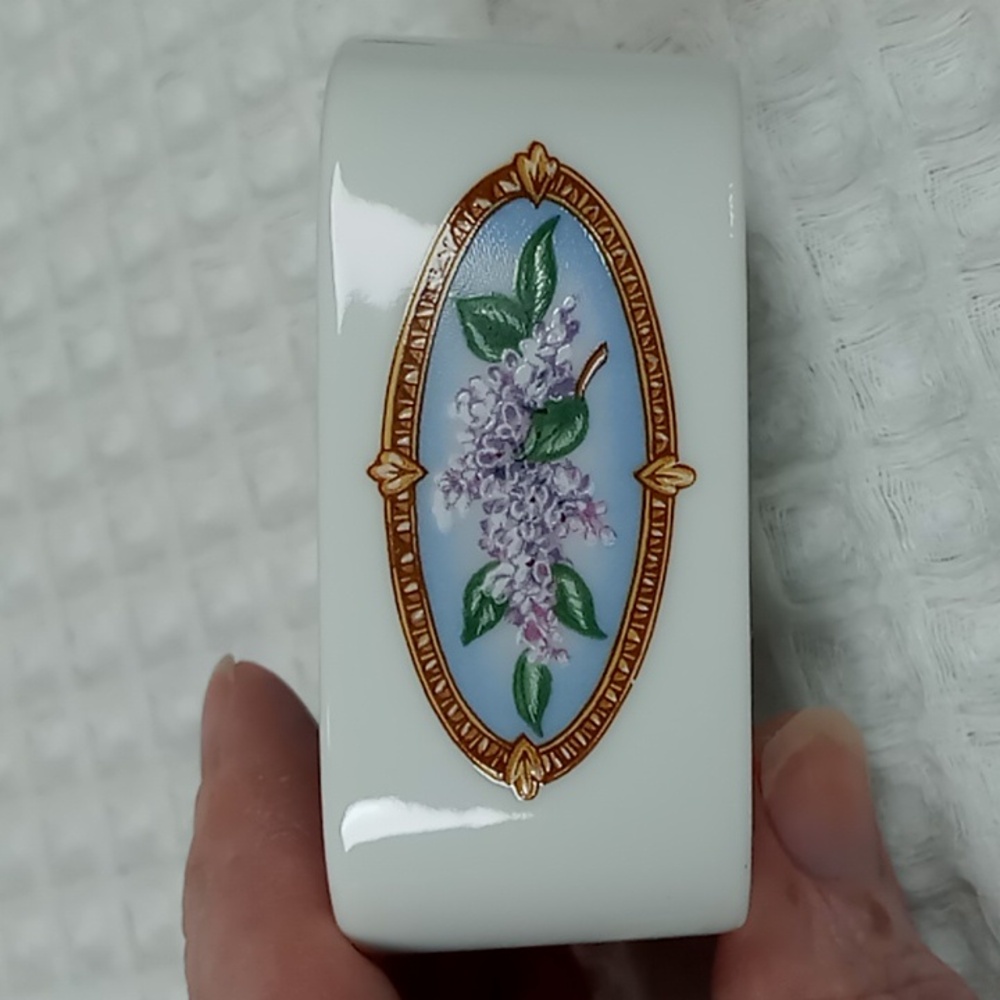 1990 Heritage House "Love Songs To Remember" Gail Magram Lilac Artwork Music Box - Picture 7 of 14